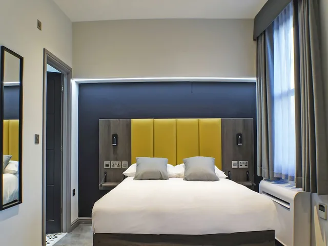 Family, 1 Double and 1 Single Bed, OYO Tamworth Arms Boutique Pub and Hotel 1/6