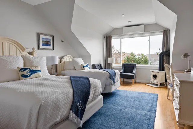Room, Queen and Twin Beds, Port Side، Nonantum Resort 1/7