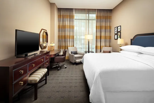 غرفة بريميوم بسرير كينج، SHERATON MCKINNEY HOTEL 3/10
