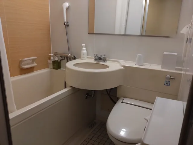 غرفة يابانية غربية بسريرين منفصلين وفرشتي فوتون، Asakusa Central Hotel 4/6
