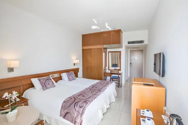 غرفة قياسية بإطلالة على البحر، Tsokkos Beach Hotel 1/2