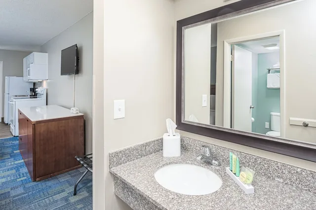 Inland, King Bed, Accessible، Bikini Beach Resort Motel 2/6