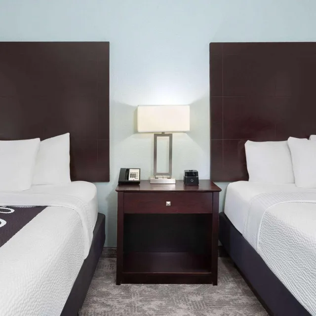 غرفة بسريرين كوين، La Quinta Inn & Suites by Wyndham Bonita Springs Naples N. 9/10