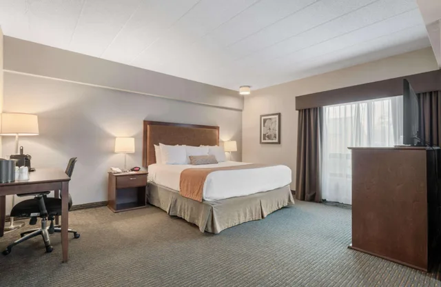Tower, King Bed, Balcony، Best Western Plus Cairn Croft Hotel 1/7