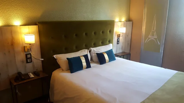 غرفة رباعية بسريرين منفصلين، Euro Hotel Paris Creteil 1/1