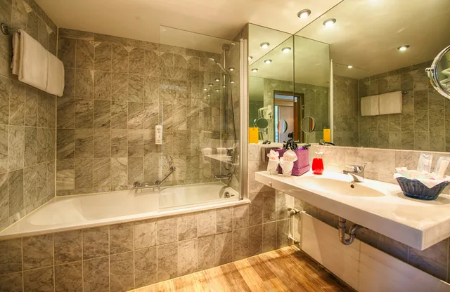 غرفة كومفورت بسرير مزدوج، Leonardo Royal Hotel Koln Am Stadtwald 5/5