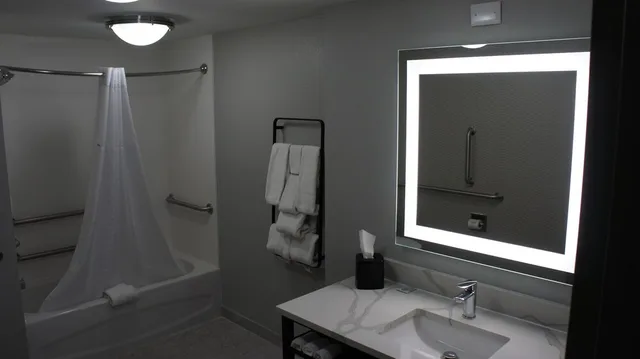 غرفة بسرير كينج لذوي الإعاقة، Hawthorn Extended Stay by Wyndham Knoxville 5/5