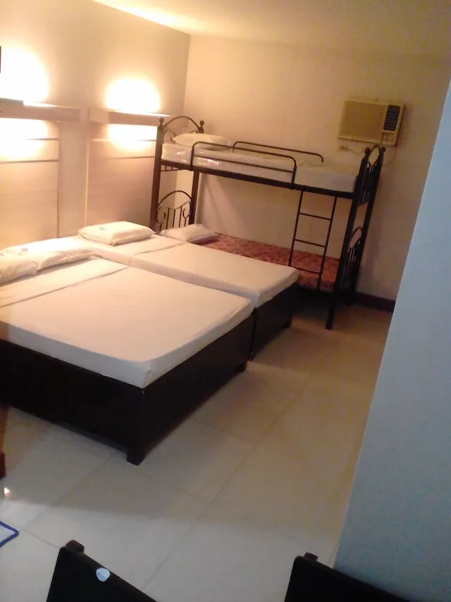 غرفة أساسية بسرير مزدوج وسرير فردي وأسرّة بطابقين بإطلالة على المدينة، The Loft Inn 1/3