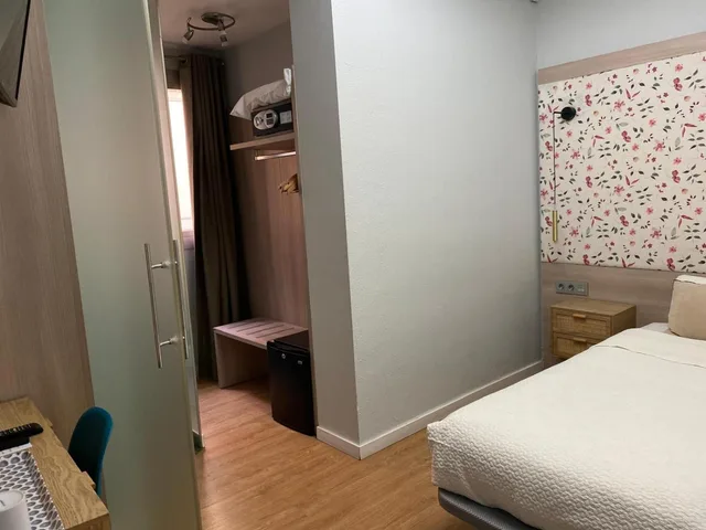 غرفة مفردة، Hotel Ginebra 4/10
