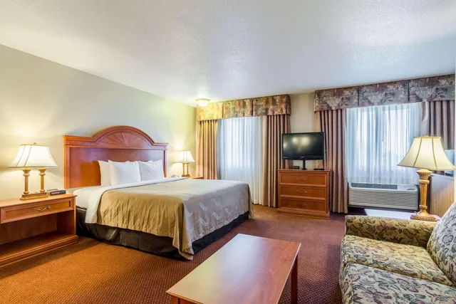 جناح بسرير كينج، Quality Inn Alliance NE 1/6
