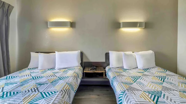 1 Queen Bed - Smoking, Micfridge، Motel6 Cedar Park, TX 2/4