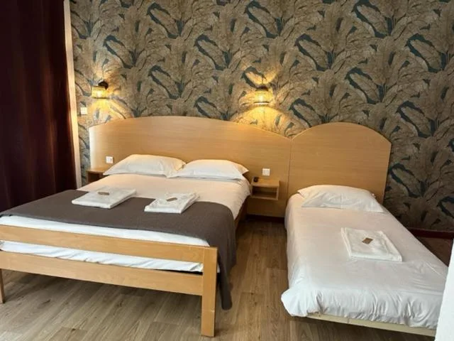 غرفة ثلاثية، HOTEL DE LYON 10/10