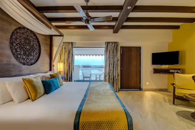 Chalet, Twin Beds, Sea Side، Radisson Blu Resort Temple Bay Mamallapuram 2/5