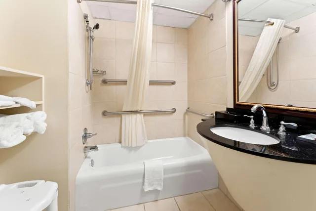 غرفة بسريرين كوين يُسمح فيها بالحيوانات الأليفة لذوي الإعاقة، Best Western Riverside Inn 4/5