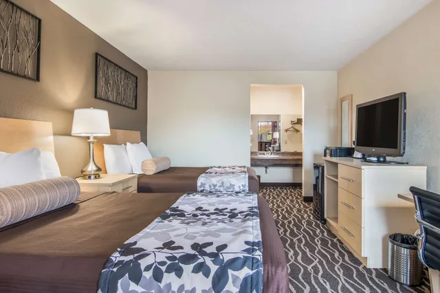 Room, 2 Double Beds, Americas Best Value Inn Alliance 1/3