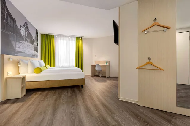 غرفة قياسية بسريرين منفصلين لذوي الإعاقة، Super 8 by Wyndham Chemnitz 2/7