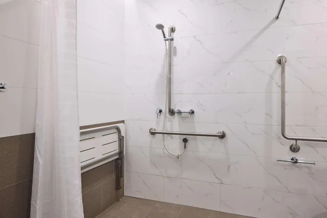 غرفة لذوي الإعاقة، Rydges Perth Kings Square 3/3