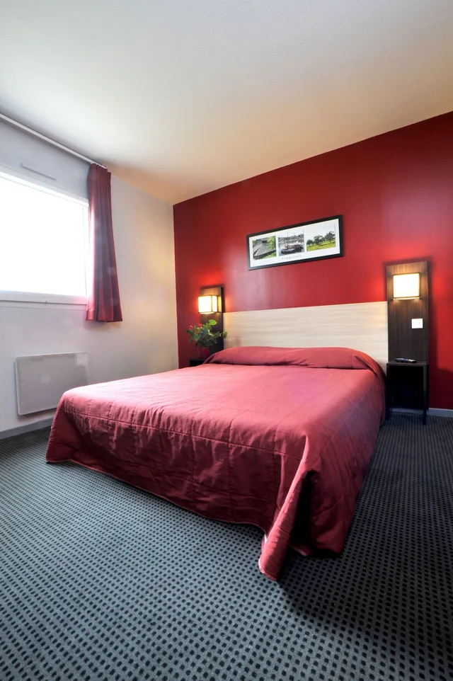 Family, Single Bed, Sofa, BRIT HOTEL SAINT-QUENTIN 1/8