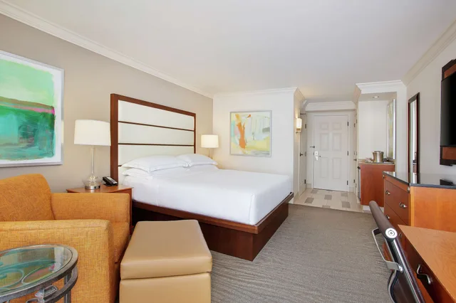 غرفة قياسية بسرير كينج، Hilton Naples 4/9