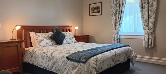 غرفة قياسية بسرير كينج بإطلالة على الحديقة في الطابق الأرضي، MURRELLS GRAND VIEW HOUSE 2/2