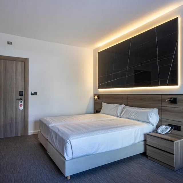 Room, Double or Twin Bed, HOTEL INFFINIT SANXENXO PLAYA 1/8