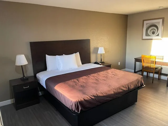 غرفة بسرير كينج لذوي الإعاقة، Suburban Studios Columbia - Harbison 1/1