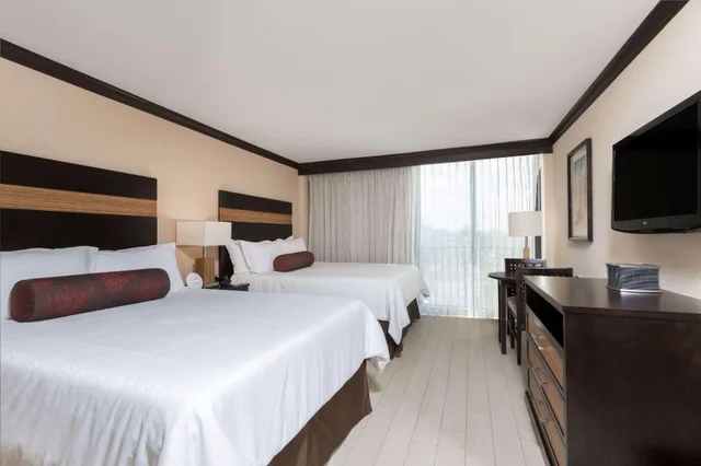 غرفة رباعية بسرير كوين لذوي الإعاقة، Wyndham Deerfield Beach Resort 1/2