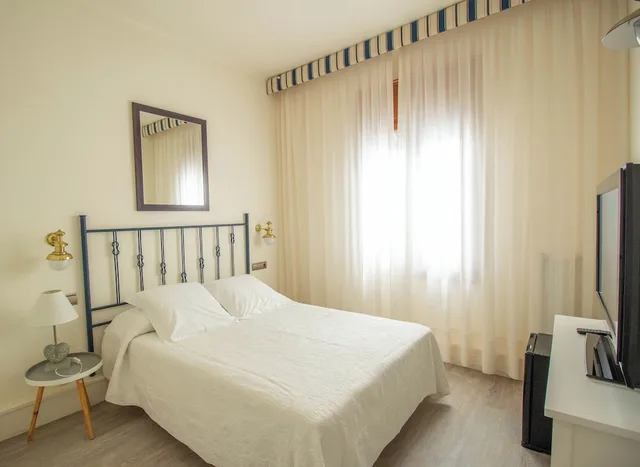 غرفة داخلية مفردة بسرير فردي، Llafranch Hotel 3/9