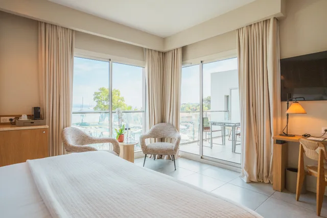غرفة بريستيج بإطلالة على البحر، Kube St Tropez Hotel 4/10