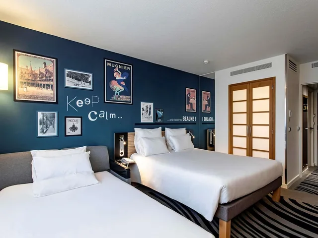غرفة كلاسيكية بسرير مزدوج مع أريكة، NOVOTEL BEAUNE 5/10