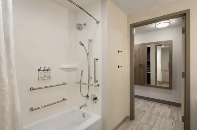 Room, King Bed, Accessible, Holiday Inn Express Richmond by IHG 4/4