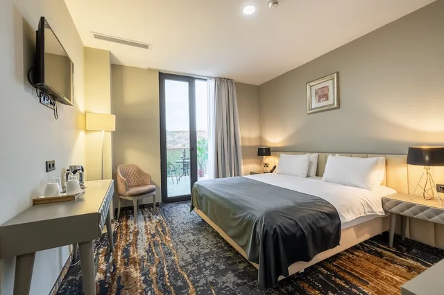 غرفة قياسية بسريرين منفصلين بإطلالة على المدينة بشرفة، Brosse Garden Hotel 6/10
