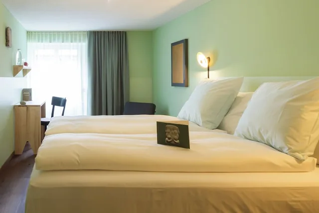 Family, 2 Queen Beds, Private Bathroom, Hotel Schlussel seit 1545 4/8