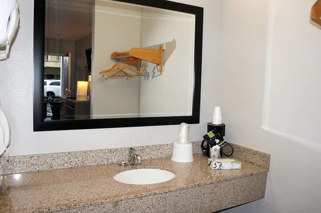 غرفة بسرير كوين، Americas Best Value Inn Milpitas Silicon Valley 5/7
