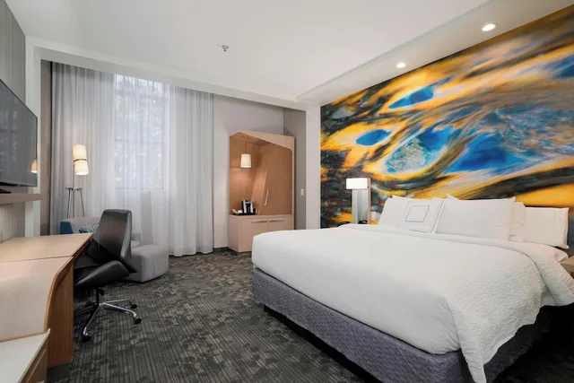 غرفة بسرير كينج لذوي الإعاقة، Courtyard by Marriott Niagara Falls, USA 2/6