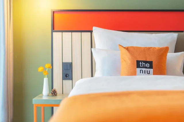 غرفة قياسية بسرير كينج وسرير كوين لذوي الإعاقة، Holiday Inn - the niu, Amity Potsdam by IHG 5/7