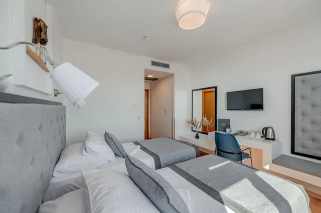 غرفة كلاسيكية بسريرين منفصلين بإطلالة على البحر، Hotel Pax 3/6