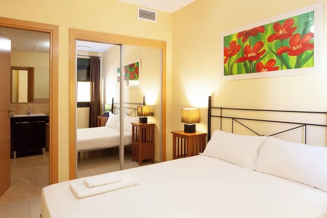 شقة بأربعة أسرّة وسرير كوين بـ3 غرف نوم مع أريكة، Apartamentos Playamarina 8/10