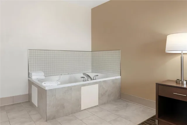 غرفة بسرير كينج بجاكوزي، Best Western Brookfield 5/5