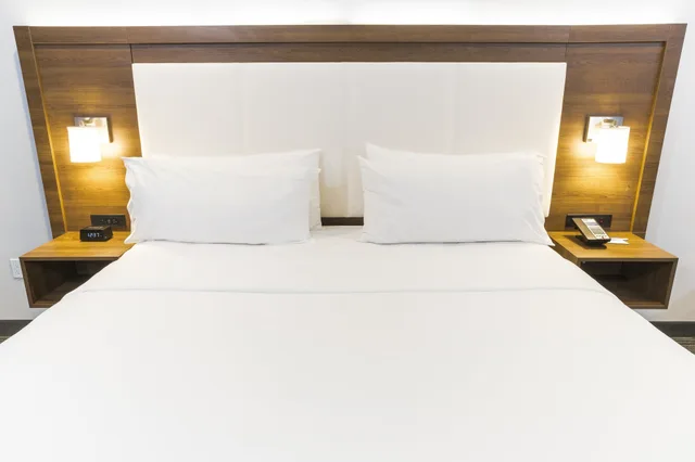 غرفة قياسية بسرير كينج لذوي الإعاقة، Holiday Inn Express Hollywood Walk of Fame An Ihg Hotel 5/10