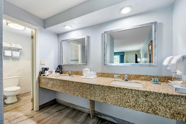 غرفة بسريرين منفصلين وسرير كينج، Best Western Thunderbird Motel 5/6