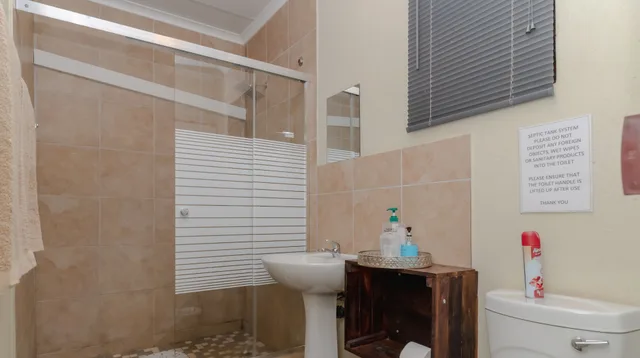 Room, Queen Bed, River Front, Patio، Crocodile Bridge Safari Lodge 3/4