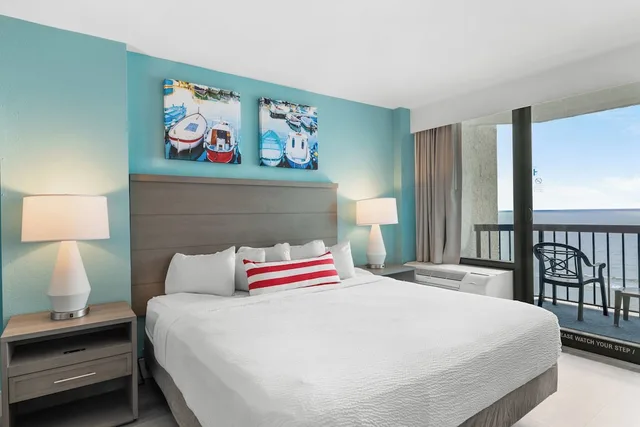 Efficiency, Pinnacle, Deluxe, King Bed, Ocean Front, Accessible، Compass Cove Resort 3/5