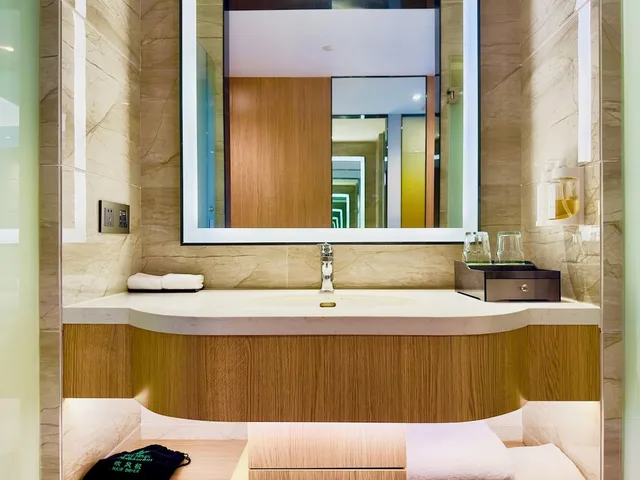 Standard, King Bed, Middle Floor, Holiday Inn Nantong Oasis International 9/10