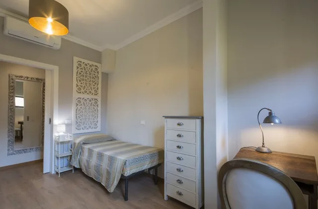 شقة سكنية رومانسية بأربعة أسرّة بغرفتي نوم مع أريكة، Iris Apartments 1/1