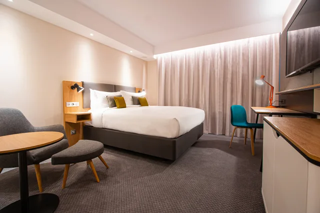 غرفة قياسية بسرير كوين لذوي الإعاقة، Holiday Inn Paris - CDG Airport 4/6