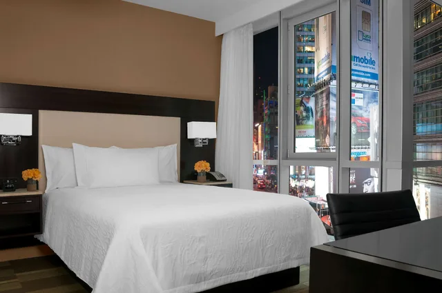 Room, King Bed, Partial Times Square View، Hilton Garden Inn New York/Times Square Central 6/10