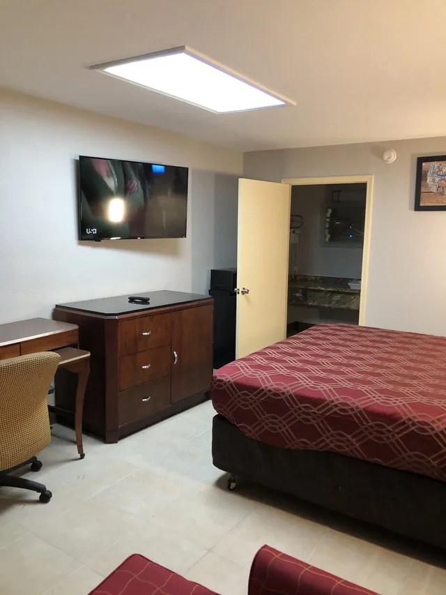 غرفة بسرير كينج للمدخنين، Econo Lodge Athens I-75 3/4