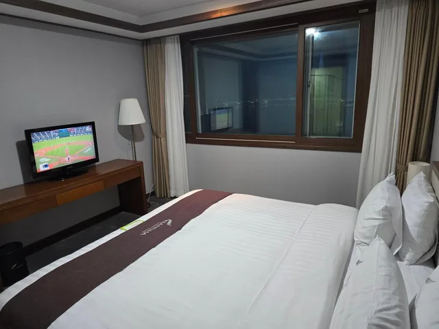 جناح، Narsha Hotel 3/6