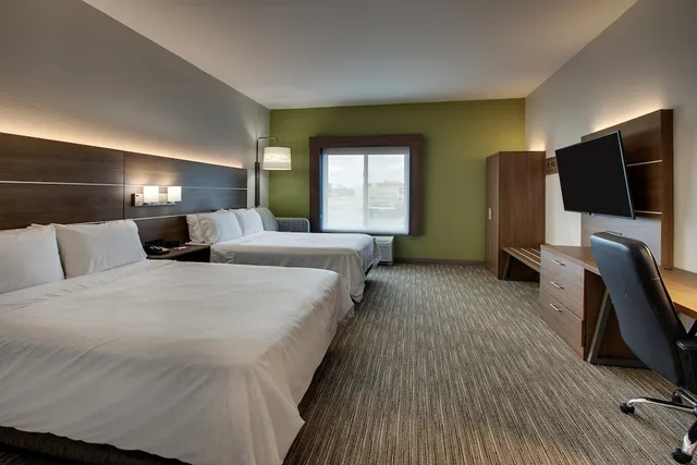 Standard, 2 Queen Beds, Extra Floor Space، Holiday Inn Express & Suites Chicago North-Waukegan-Gurnee 2/2